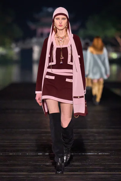 Look 40